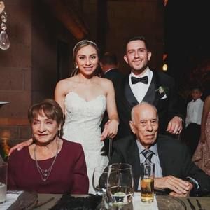 Meet your Posher, Analaura